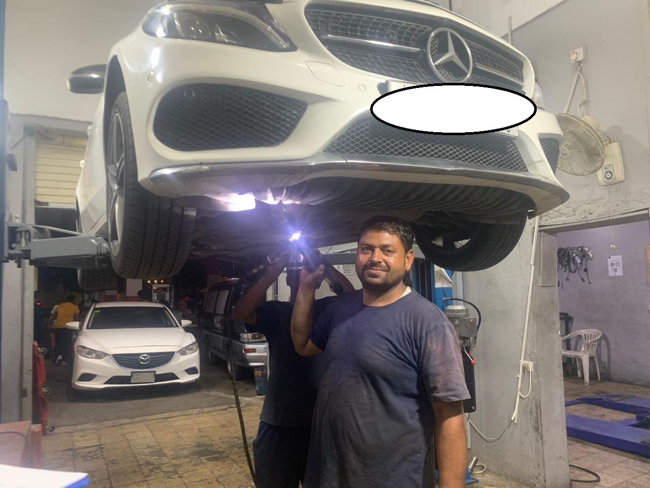 داخل السيارة والفحص